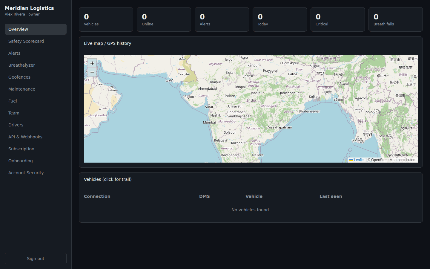 AegisFleet customer portal overview: vehicle KPIs, live GPS map, and vehicle status table